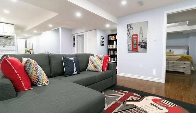 Modern Cozy 2 BR Private Suite,5 Min drive -Creditview & Sandalwood Sports field in Brampton