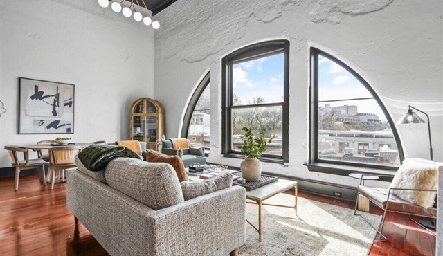 Modern, Hip Penthouse Loft - Parking Included in Knoxville