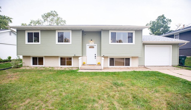 Modern & Homely 4 Bdr NE House by the Golf Course in Cedar Rapids