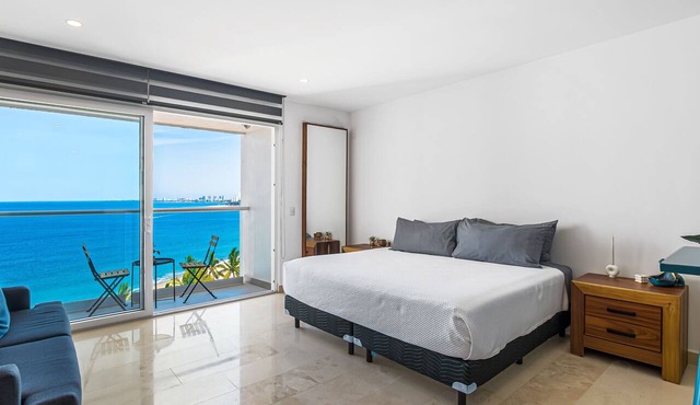 Modern oceanfront studio with breathtaking sunsets, heated pools & beach access