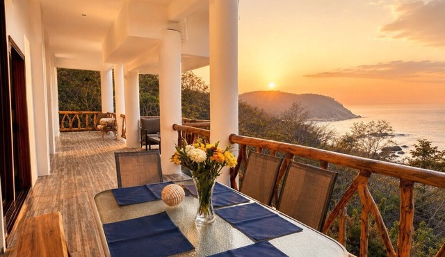 NEW! Spacious Oceanview Coastal Suite w/Terrace & Private Path to Beach for 8
