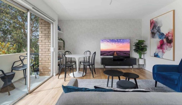 Newly Renovated South Yarra 2BR Apt with parking in South Yarra