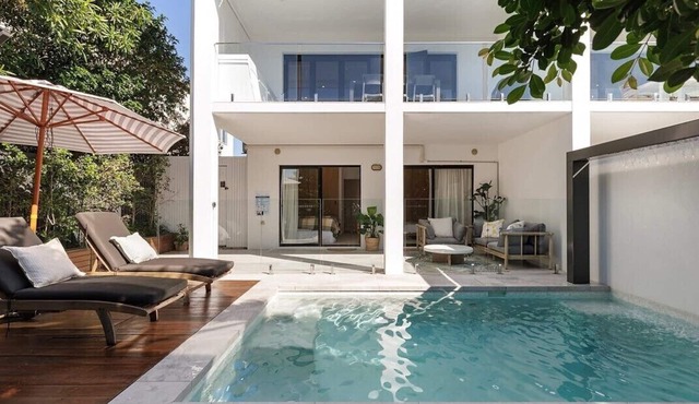 Ocean views: Steps from Sunrise Beach in Noosa