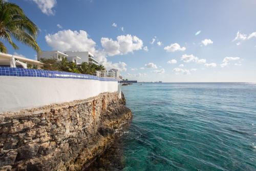 Oceanfront Escape Sunset Views and Caribbean Breeze in Cozumel