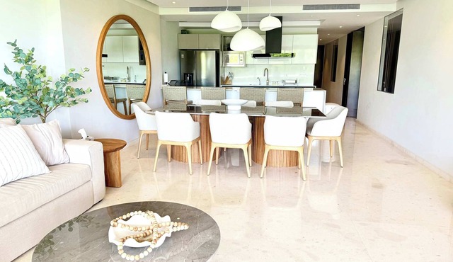 Oceanfront Paradise Luxury Apartment with Beach Access & Pool