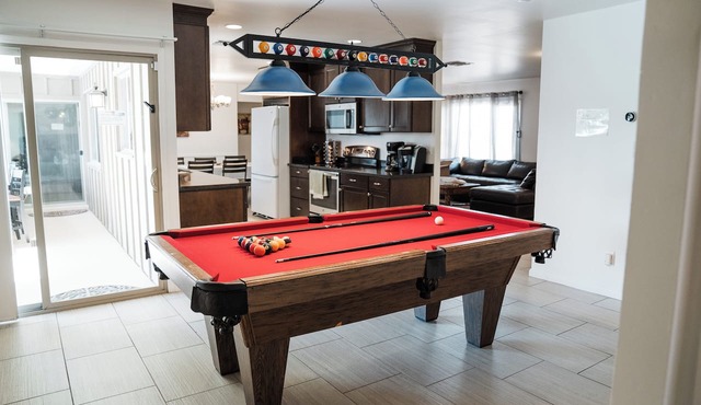 Old Town Scottsdale 5-bedroom hot tub pool putting green pool table = FUN!