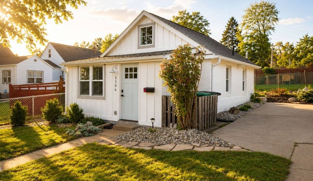 Omaha’s #1 Unique Tiny House Experience in Omaha