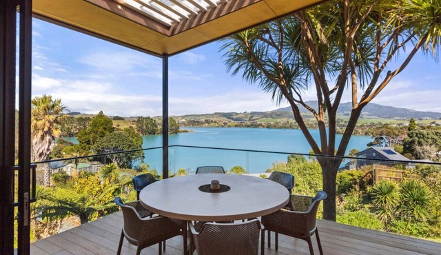 On Point House Luxury Design Water Views in Raglan