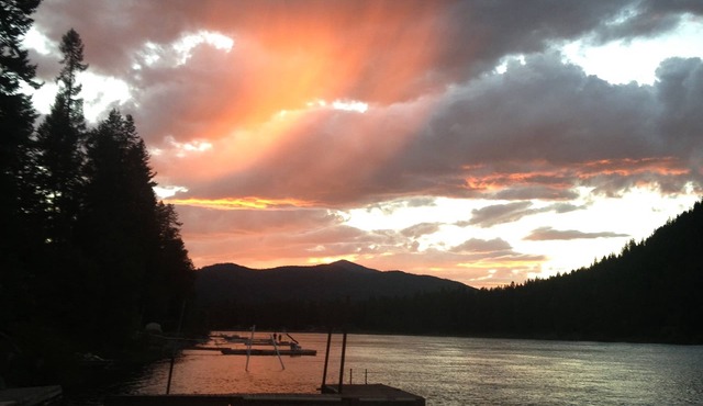 Pend Oreille river cabin + in Cusick