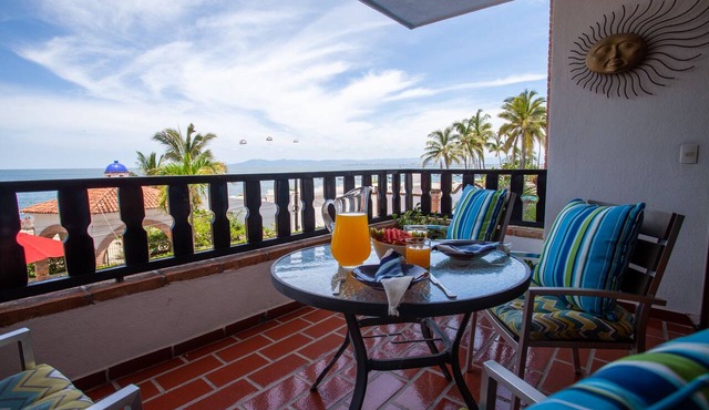 Playa Bonita Casa de Risa located on Los Muerto Beach 2BD Condo for rent in Los