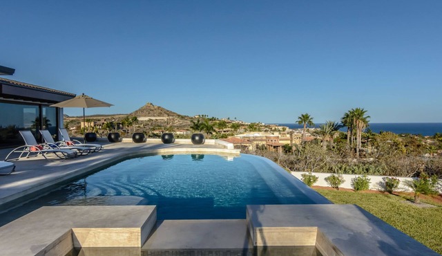 Price slashed last minute availability, Ocean Views, Pool, Walk to Beach & maid in San Jose del Cabo