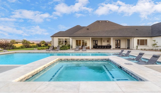Private 6BR Resort Estate with Pool and Cinema in Walla Walla