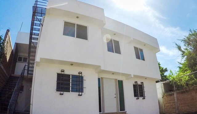 Private room with a kitchenette and parking in downtown Oaxtepec