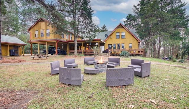 Private & Spacious Lakefront Home in Memphis! in Memphis