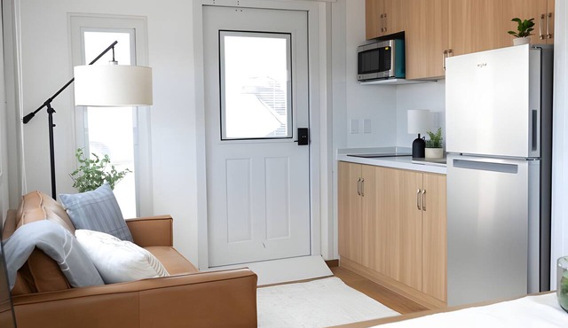 Private Studio Suite with Queen and Full Beds, Full Kitchen and In-Unit Laundry in Pecos