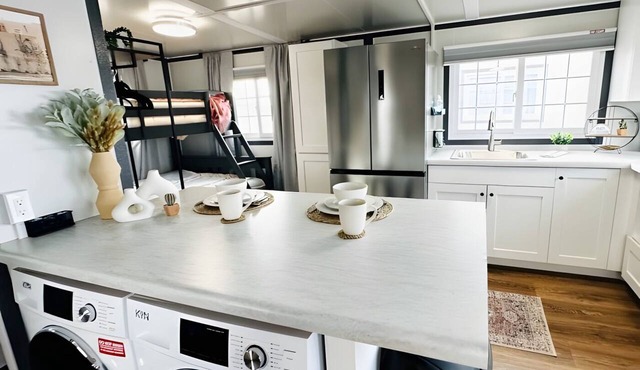 Private Studio Suite with Queen and Bunk Beds, Full Kitchen and In-Unit Laundry in Pecos