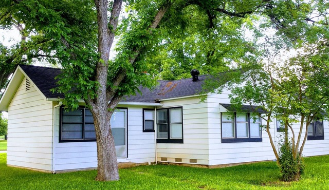 Quaint & Quiet Property Close to Many Outdoor Attractions in Utopia
