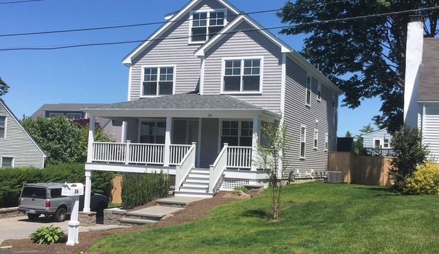 Recent Construction, Fire Pit, Kayaks, Close to Town, and Beach. Easton’s Point. in Middletown