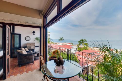 Resort Condo w/Pool Access & Pacific Ocean Views!