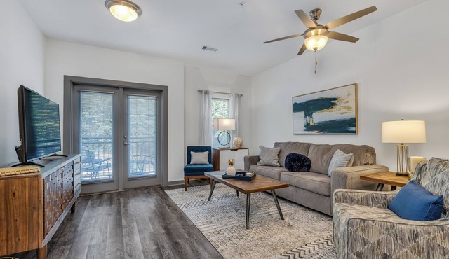 Riverfront Luxury Condo, walk to Aquarium & Dining in Chattanooga