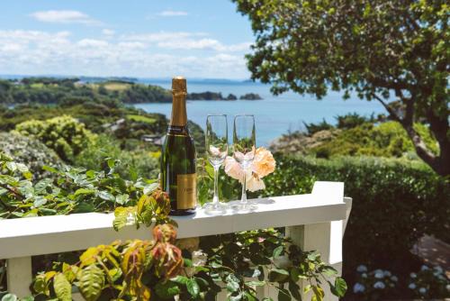 Romantic Cottage Recommended by NZ Herald in Oneroa