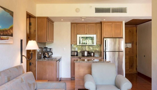 Romantic Getaway – 2BR Condo Near Beach & Attractions