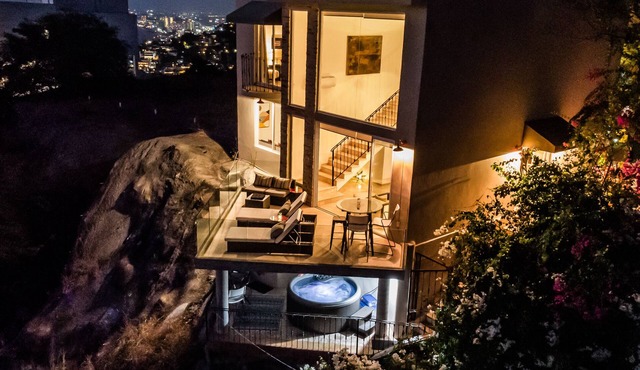 ROMANTICA ZONE! CLICK HERE! VILLA&CAR! Map distance off. Villa is in Old Town!