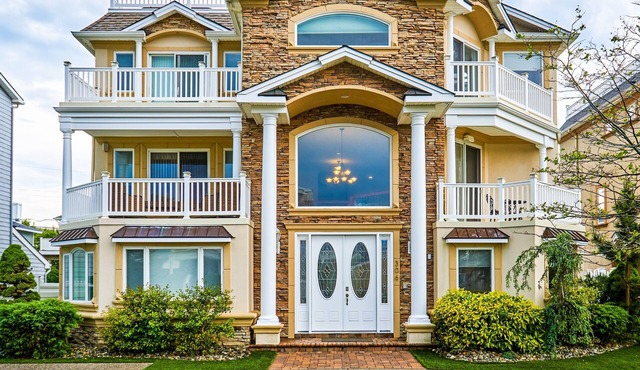 Seaside Beach Mansion w/9 Bedrooms, 8 Full Baths, Pool, Elevator & Rooftop Deck. in Brigantine