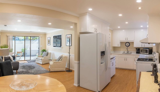 Secluded Private Suite in Bridle Trails – Near Major Tech & 25 Min to Seattle in Bellevue