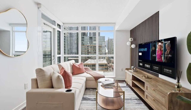 Sleek 2BR Waterfront Condo Perfect City Getaway in Toronto