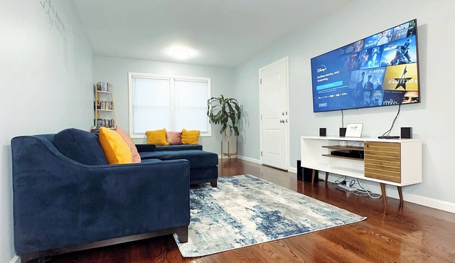 Spacious 3BR 2BA Near NYC & EWR Parking in Elizabeth