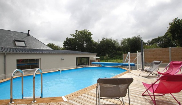 Spacious house with jacuzzi and leisure options in Vesly in Vesly