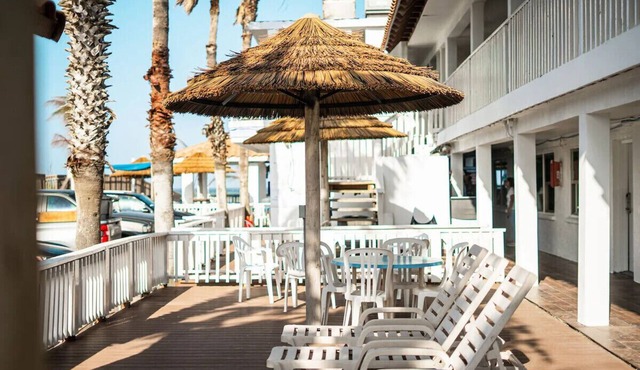 SPI King Suite: Private Beach, Volleyball & Bar in South Padre Island