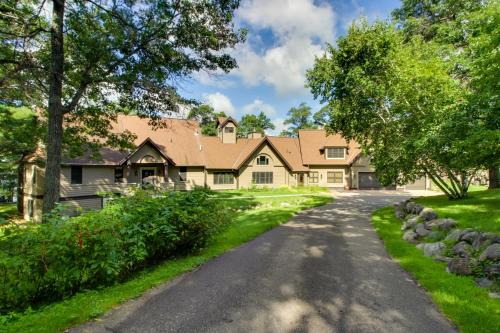 Sprawling Minnesota Home w/On-Site Lake Access in Lake Shore