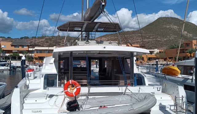Sun-Kissed Sailing in Mar de Cortez: A Baja California Sur Beach Experience in La Paz