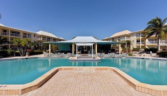 Sun, Sand & Surf! 4 Comfortable Units, Outdoor Pool, Near Cayman Turtle Center! in West Bay