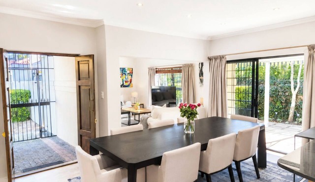 Sunny and beautiful home in Security Estate - Van Riebeeckshof, Cape Town in Cape Town