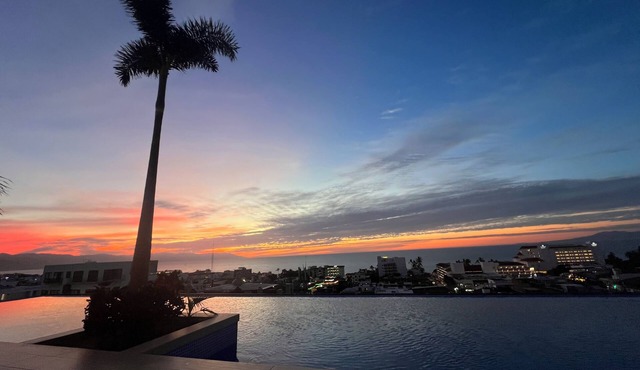 Sunsetower Premium 1BR, Rooftop Infinity Pool