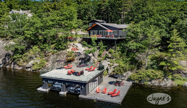 SW Exposure at this 4 bdrm, 3 bath cottage with stunning views of Lake Muskoka! in Gravenhurst