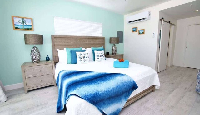 The Sunrise Oceanfront Studio Cottage in East End in East End