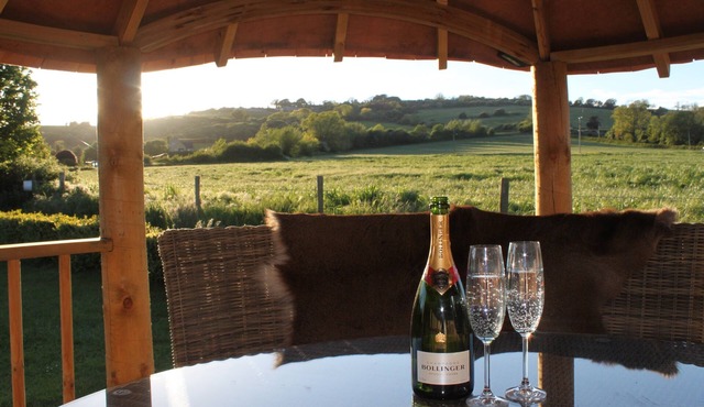 The Vine - A Luxurious Cotswold Escape for Two. in Winchcombe