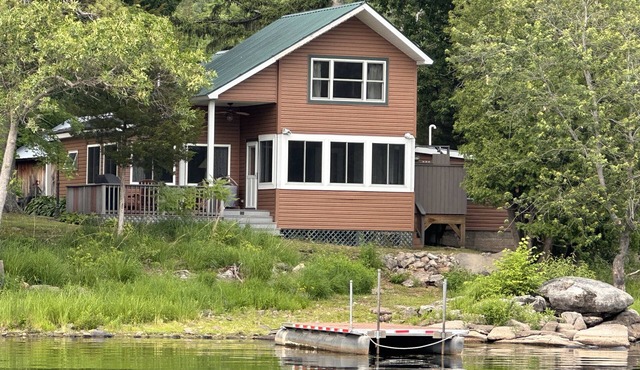 Tranquil lake front cabin on Black Lake in Hammond