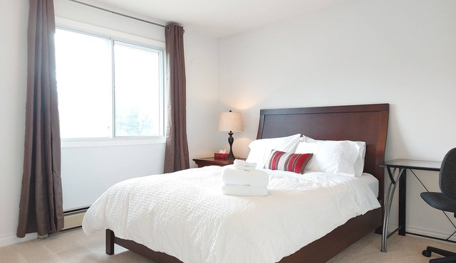 Tranquil Retreat 2-Bedroom Suite on 2nd Floor in Kelowna