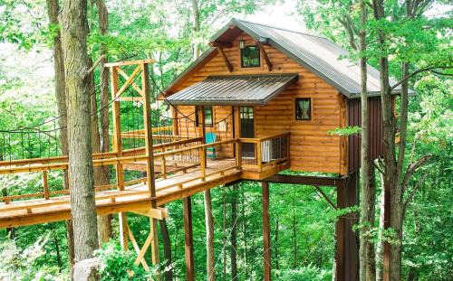 Treehouse #5 by Amish Country Lodging in Millersburg