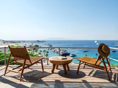 Trinitas Mare Psarou Beach in Psarou