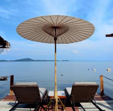 Tropical Sea Front House in Ko Po