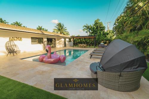 Villa Indigo w Heated Pool & Pickleball in Miami