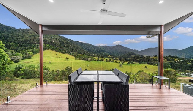 Wagtail Studio Cabin. Peaceful and Ideal for couples or a young family. in Coolabine