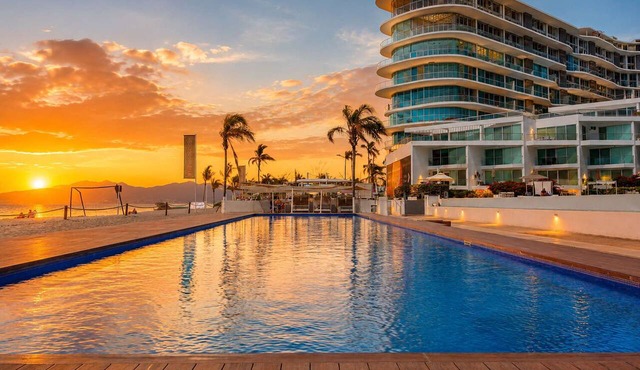 Wake Up to the Pacific | Stylish Escape