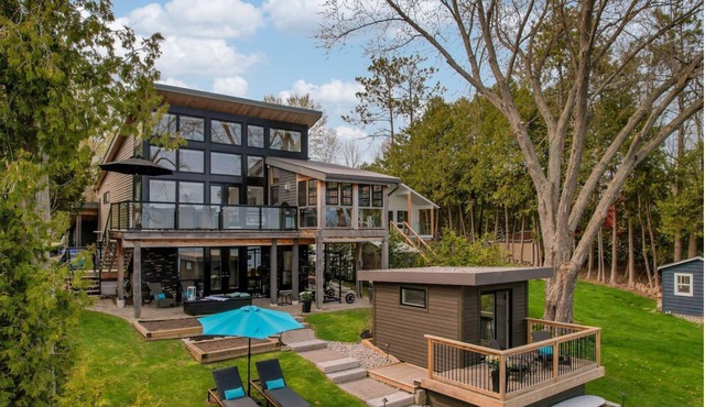 Waterfront Luxury at Fox & Fern Retreat in Hawkestone